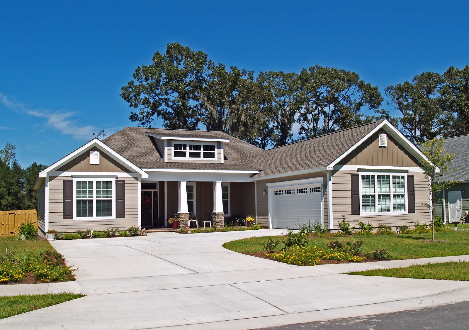 Single Story Home With Garage with Siding in Northborough, MA