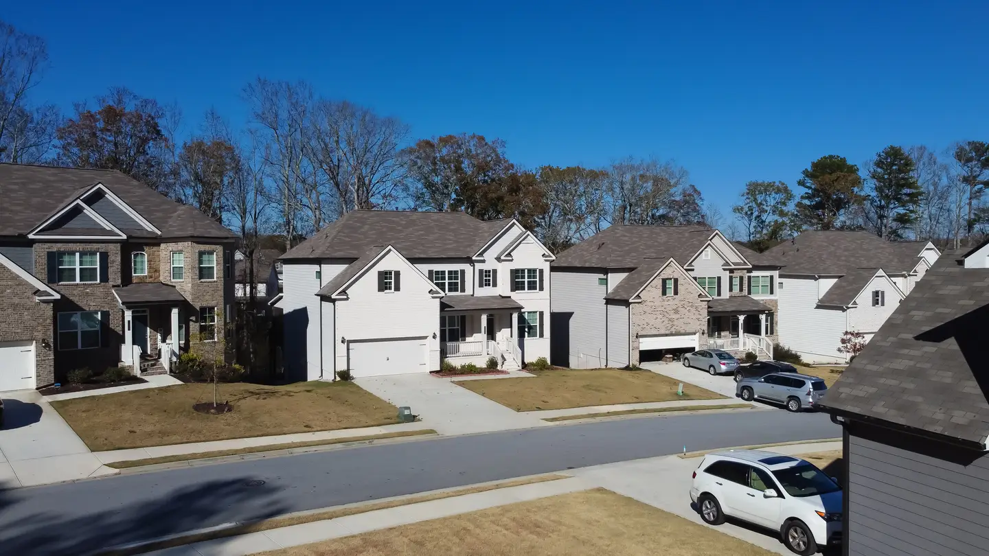 Upgrade your Bolton, MA home's exterior with expert siding services from Solid State Construction. Our skilled team provides comprehensive siding services.