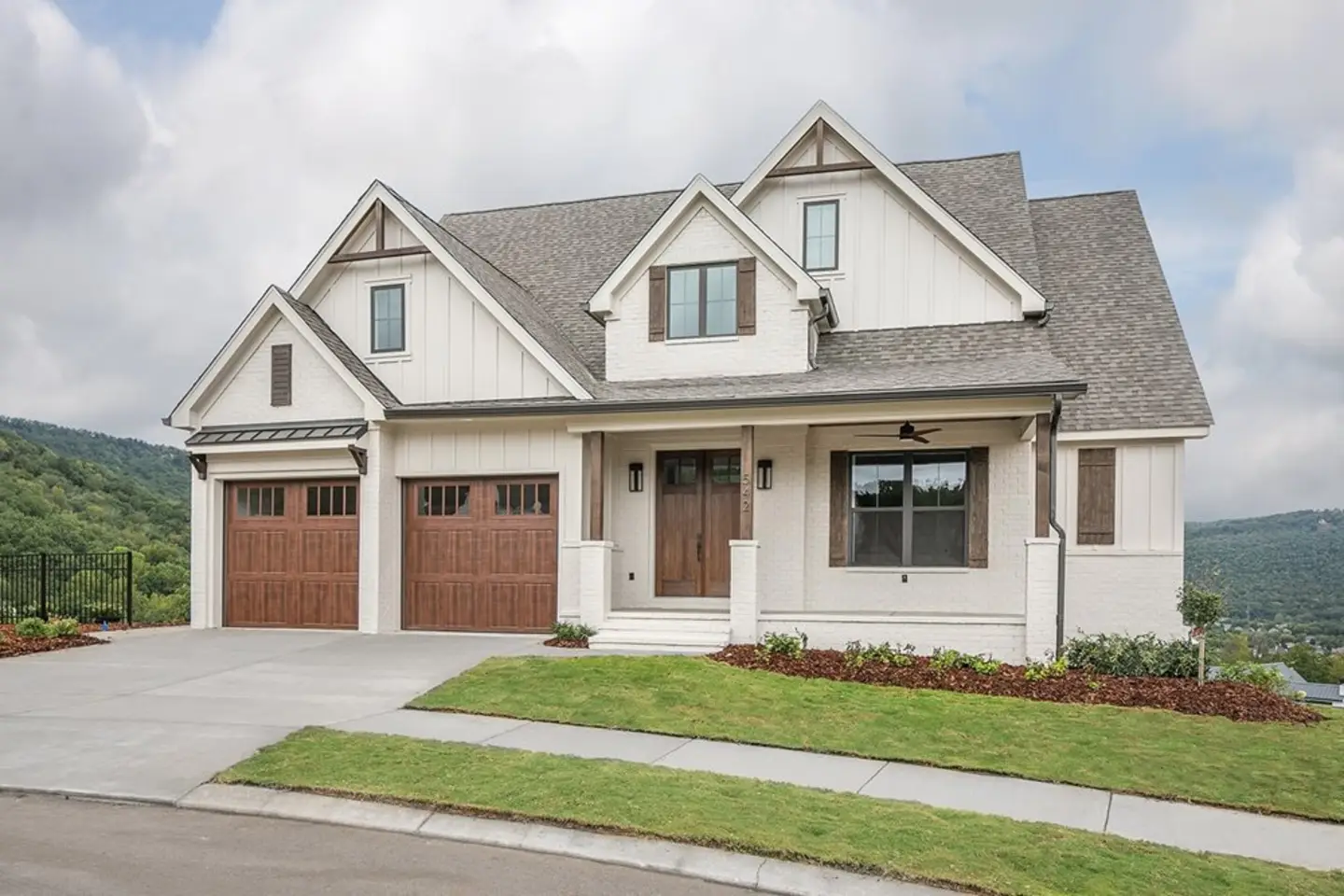 Beautiful beige James Hardie fiber cement siding in Lancaster, MA.